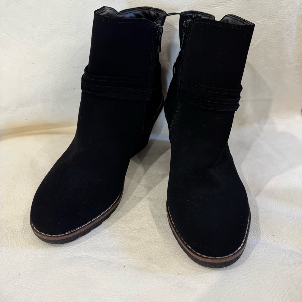 White Mountain Booties
New without Tag